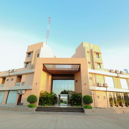 Отель Club Heaven Palanpur Экстерьер фото