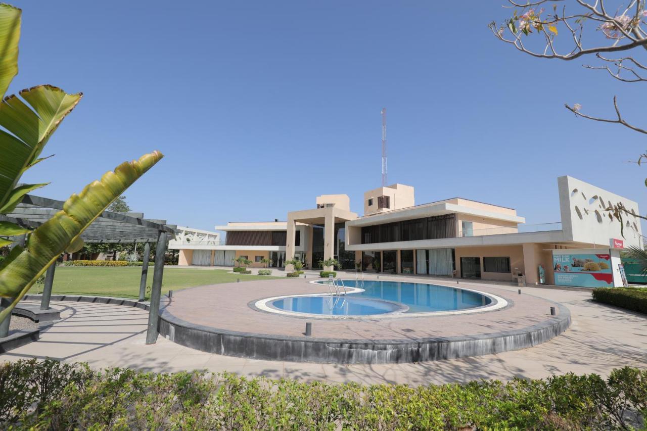 Отель Club Heaven Palanpur Экстерьер фото