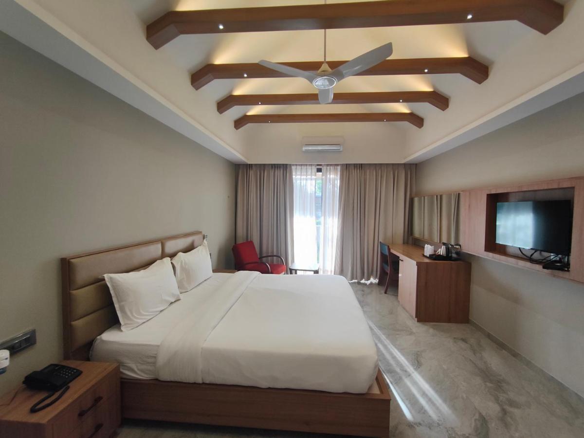 Отель Club Heaven Palanpur Экстерьер фото