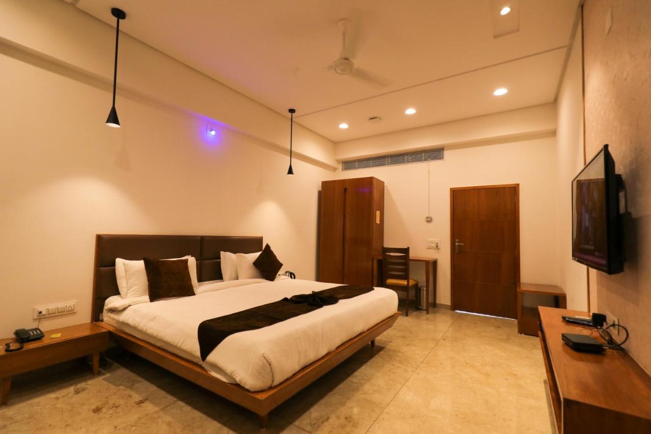 Отель Club Heaven Palanpur Экстерьер фото