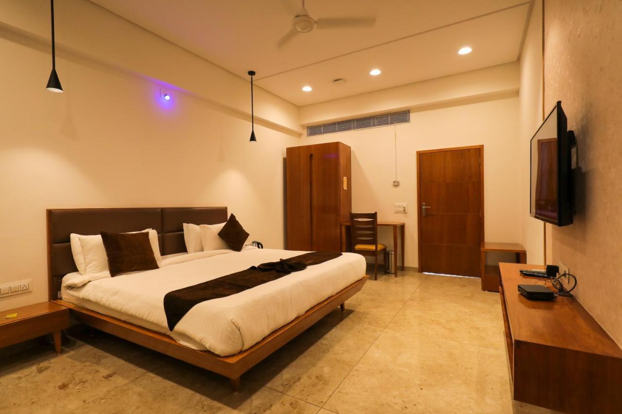 Отель Club Heaven Palanpur Экстерьер фото