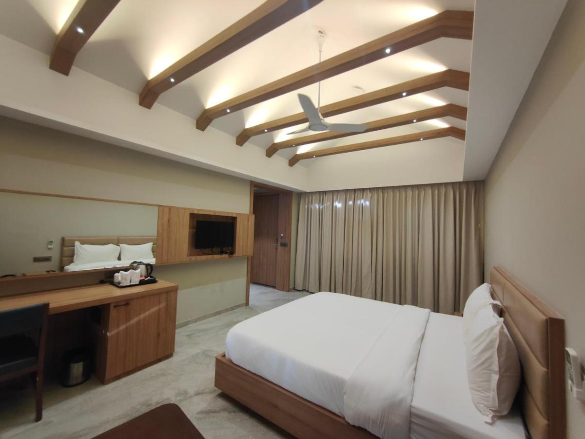 Отель Club Heaven Palanpur Экстерьер фото