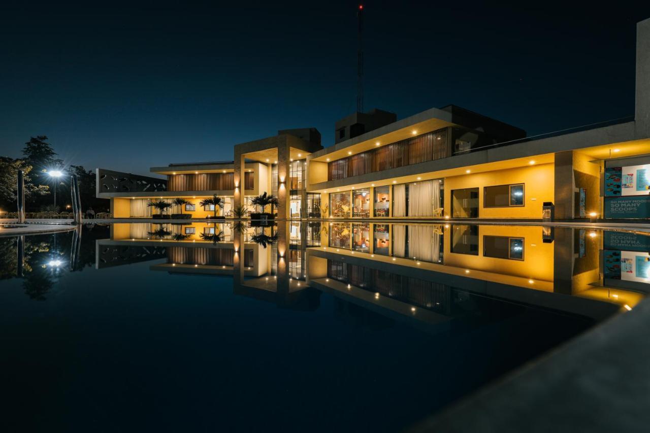 Отель Club Heaven Palanpur Экстерьер фото