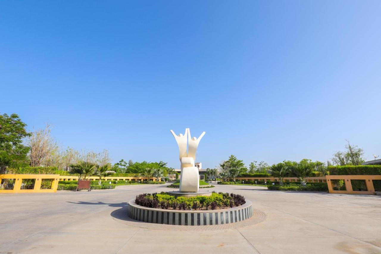 Отель Club Heaven Palanpur Экстерьер фото