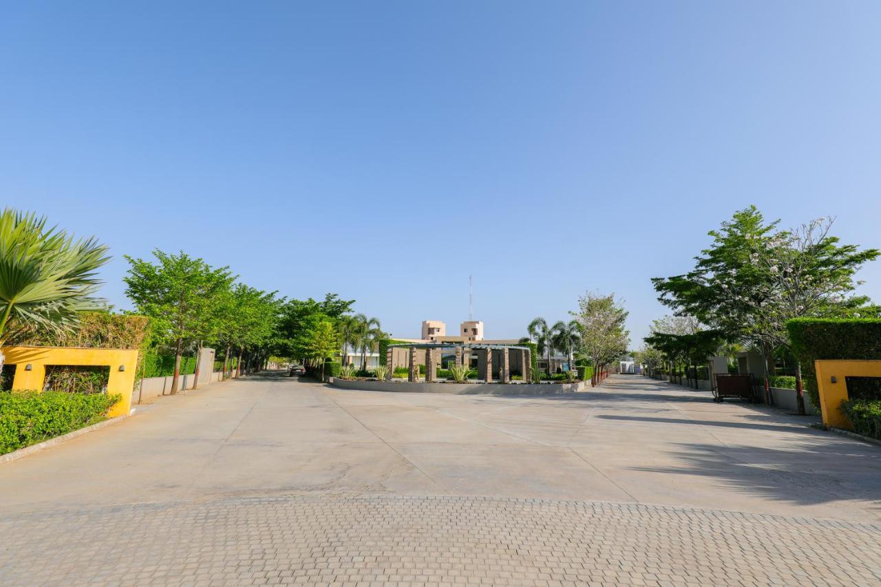 Отель Club Heaven Palanpur Экстерьер фото