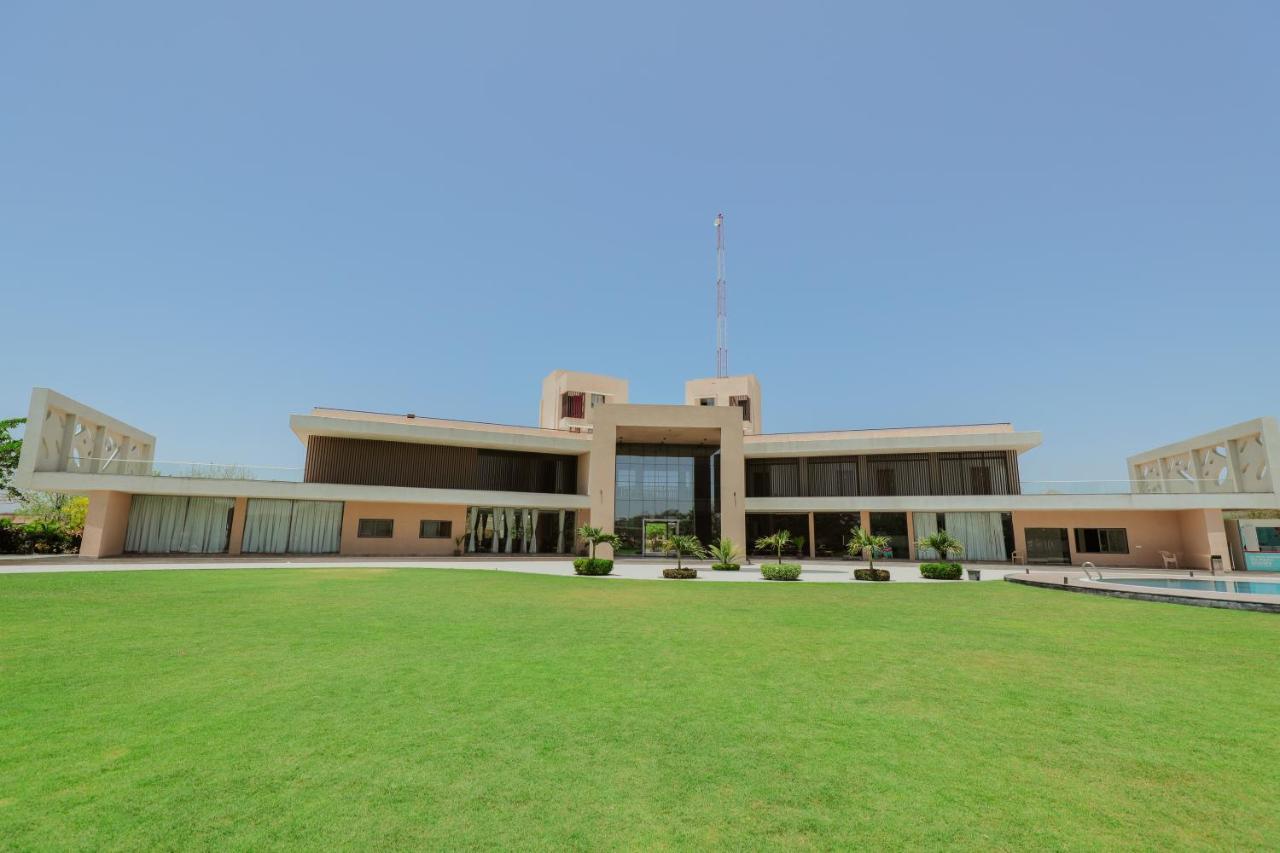 Отель Club Heaven Palanpur Экстерьер фото