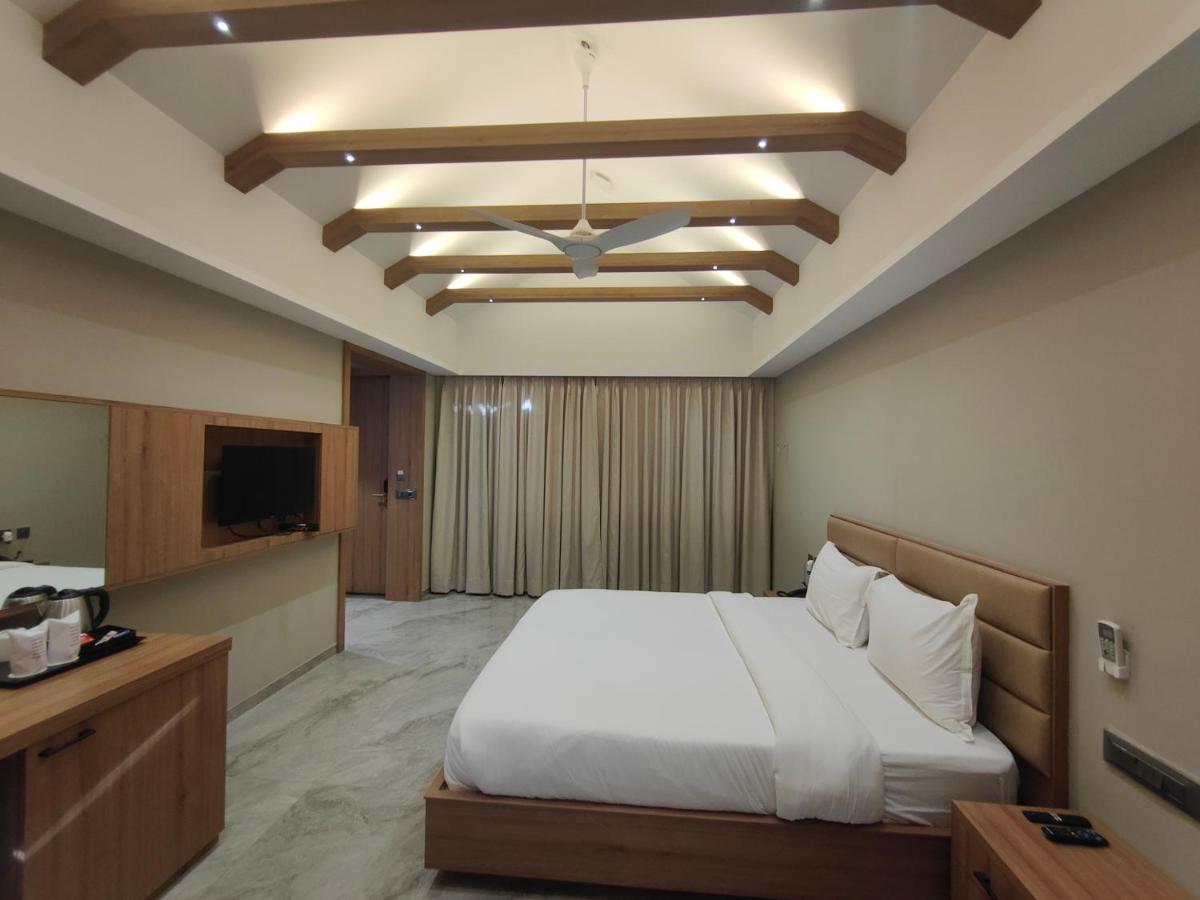 Отель Club Heaven Palanpur Экстерьер фото