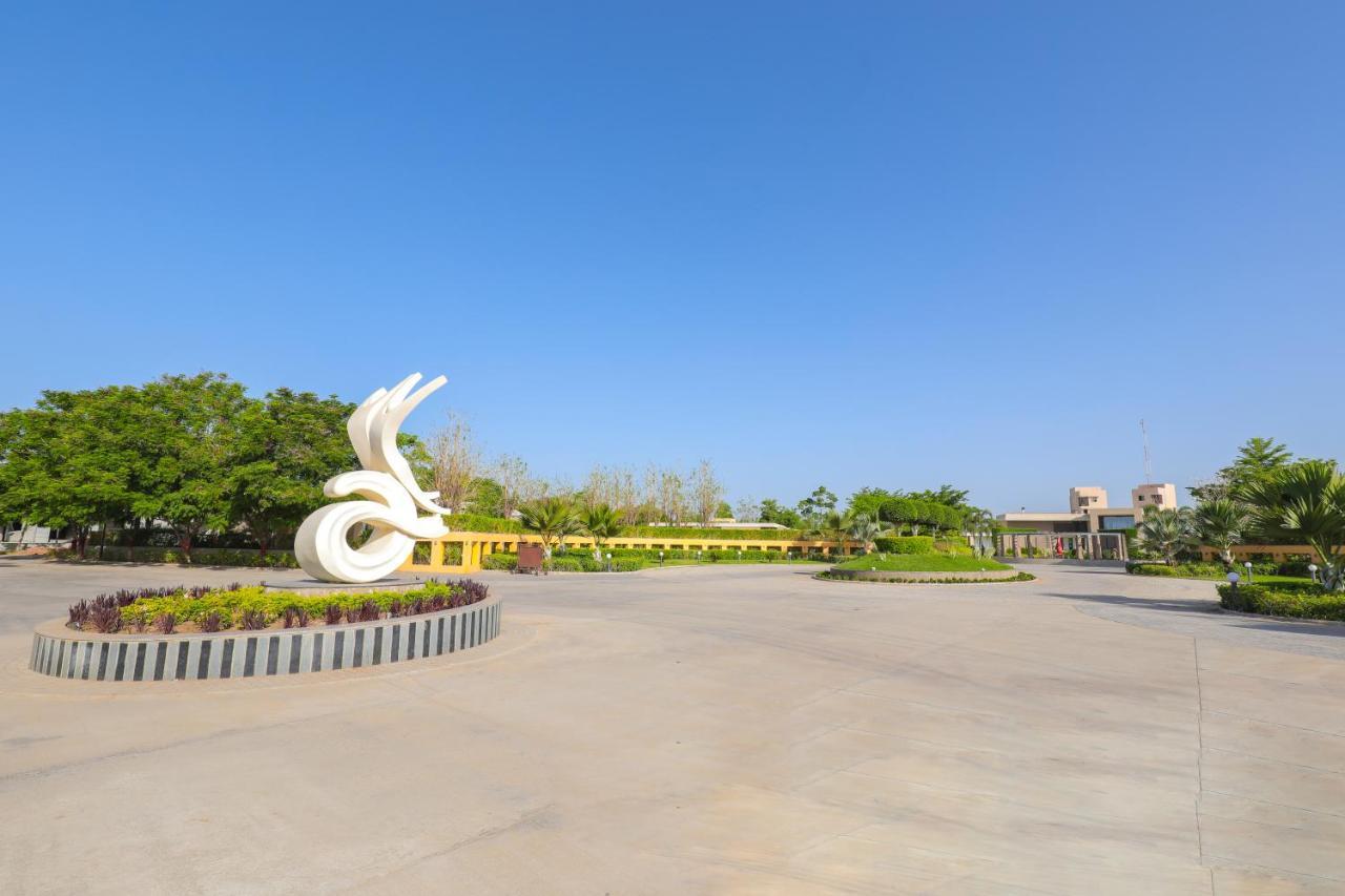 Отель Club Heaven Palanpur Экстерьер фото